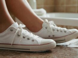 Czym wyczyścić białe buty sportowe