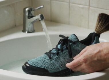 Jak czyścić buty sportowe z siateczką